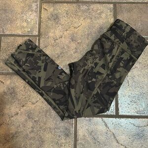 NWOT Rare camo leggings